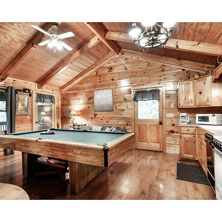 Peekaboo With Hot Tub, Pool Table, And Jacuzzi Villa Pigeon Forge Kültér fotó