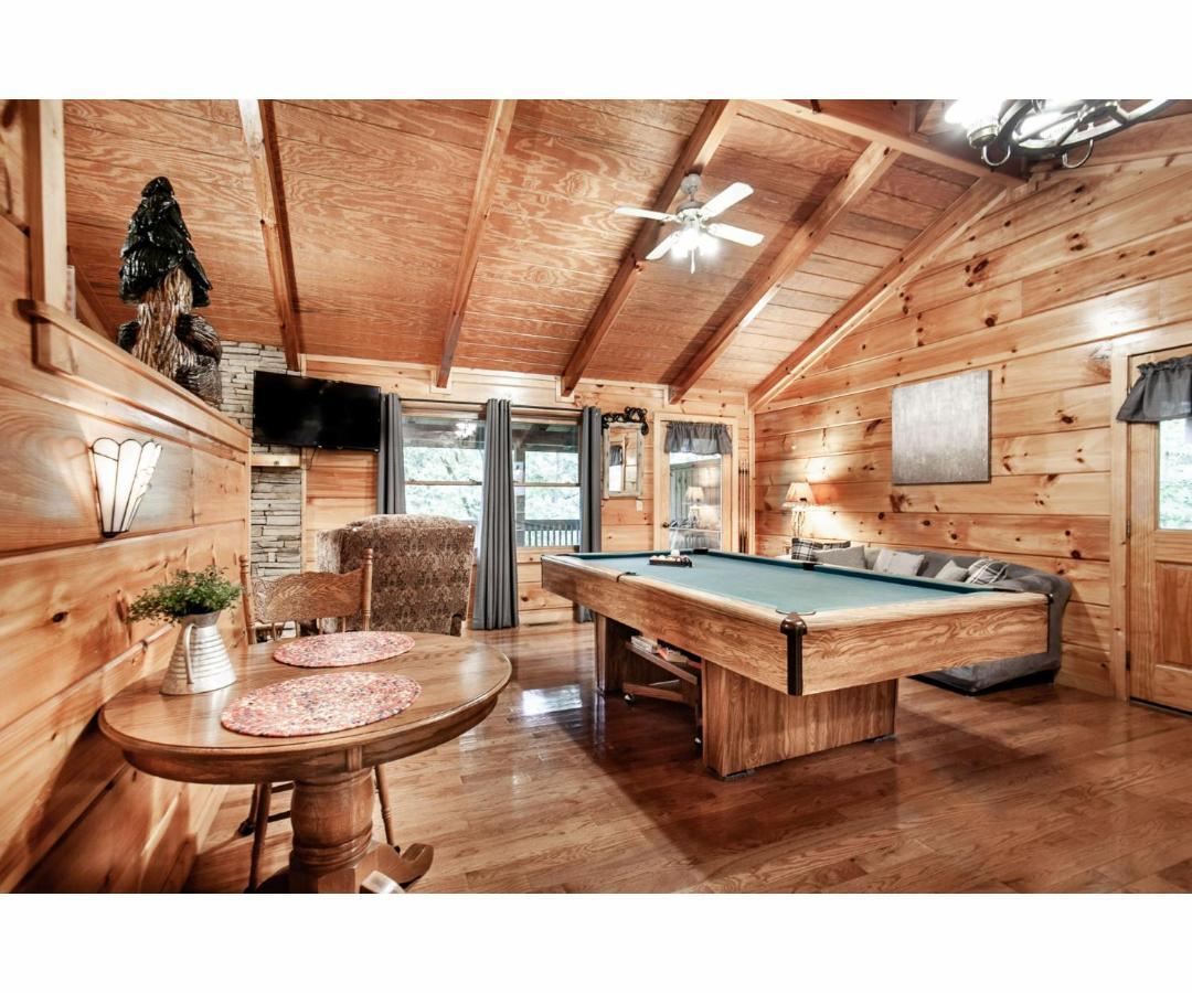 Peekaboo With Hot Tub, Pool Table, And Jacuzzi Villa Pigeon Forge Kültér fotó
