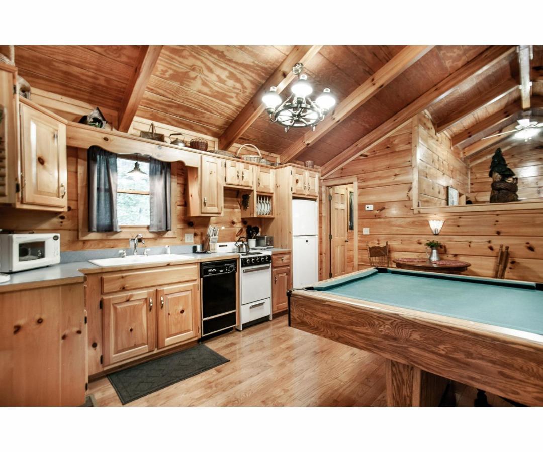 Peekaboo With Hot Tub, Pool Table, And Jacuzzi Villa Pigeon Forge Kültér fotó