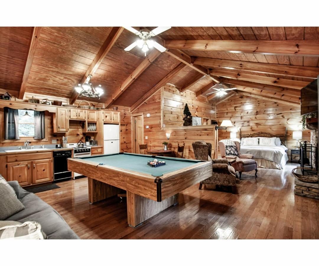 Peekaboo With Hot Tub, Pool Table, And Jacuzzi Villa Pigeon Forge Kültér fotó