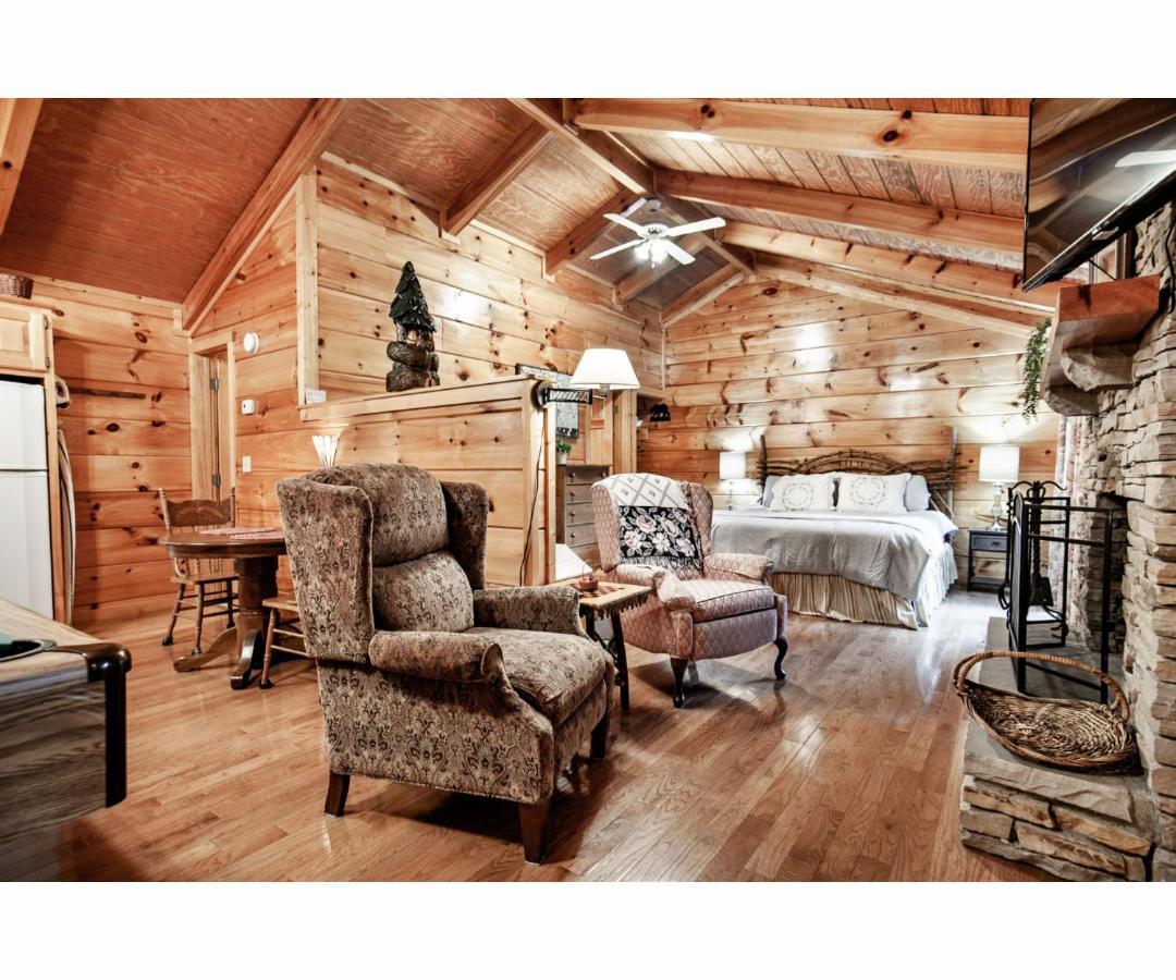 Peekaboo With Hot Tub, Pool Table, And Jacuzzi Villa Pigeon Forge Kültér fotó