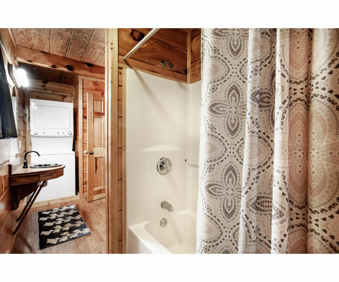 Peekaboo With Hot Tub, Pool Table, And Jacuzzi Villa Pigeon Forge Kültér fotó
