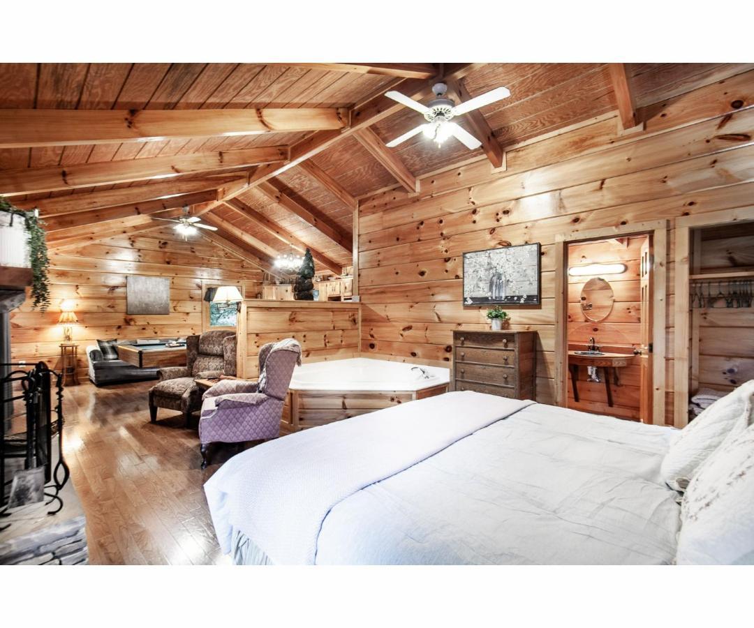 Peekaboo With Hot Tub, Pool Table, And Jacuzzi Villa Pigeon Forge Kültér fotó