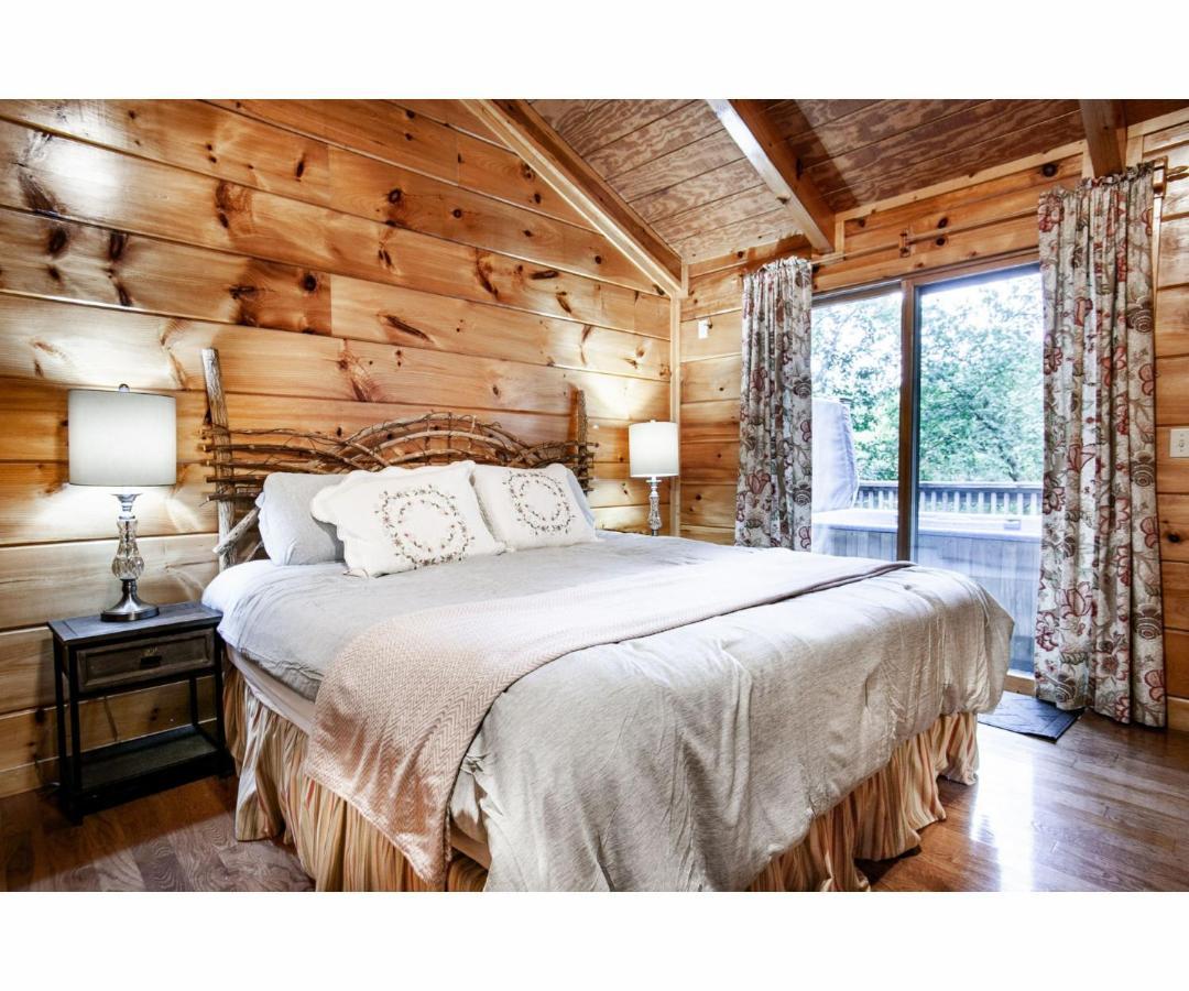 Peekaboo With Hot Tub, Pool Table, And Jacuzzi Villa Pigeon Forge Kültér fotó