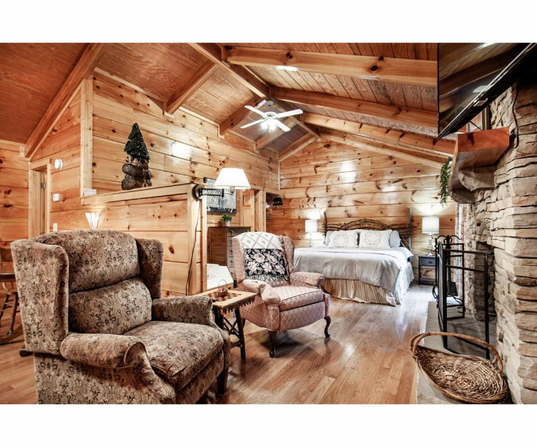 Peekaboo With Hot Tub, Pool Table, And Jacuzzi Villa Pigeon Forge Kültér fotó