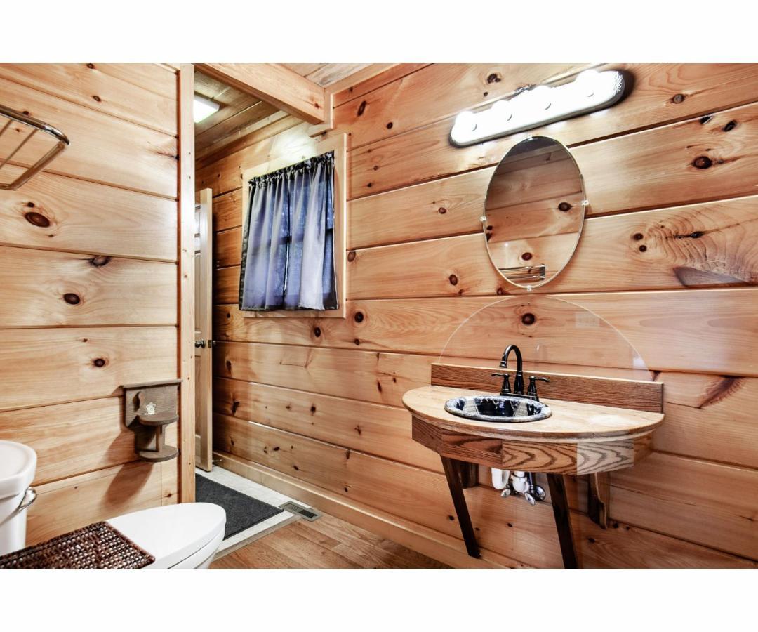 Peekaboo With Hot Tub, Pool Table, And Jacuzzi Villa Pigeon Forge Kültér fotó