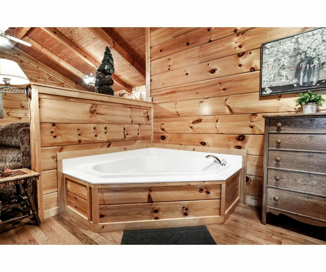 Peekaboo With Hot Tub, Pool Table, And Jacuzzi Villa Pigeon Forge Kültér fotó