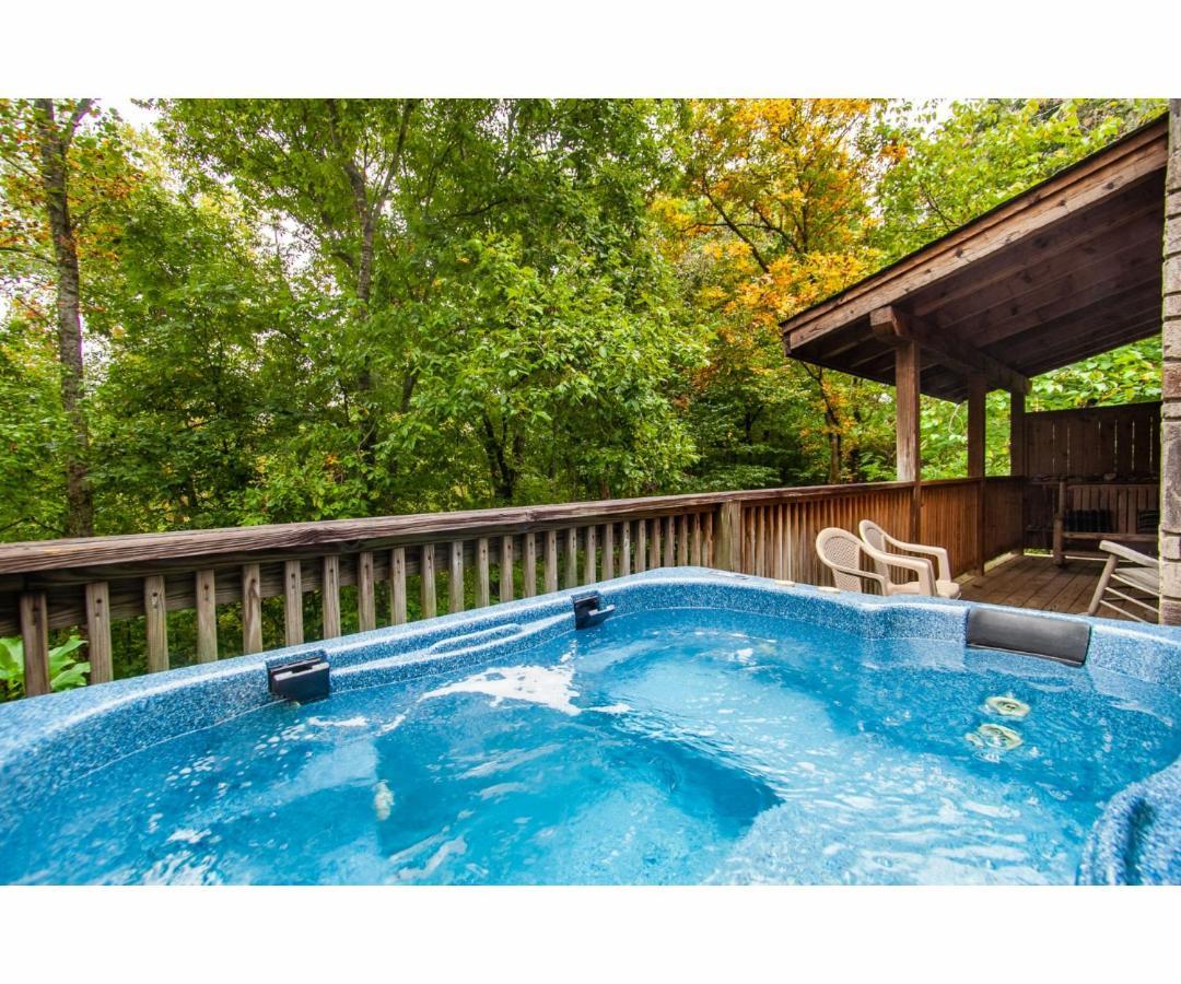 Peekaboo With Hot Tub, Pool Table, And Jacuzzi Villa Pigeon Forge Kültér fotó